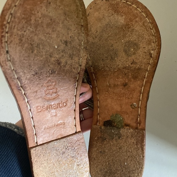 Bernardo Sandals silver medallion thong slides women’s 6 rope - Picture 3 of 4